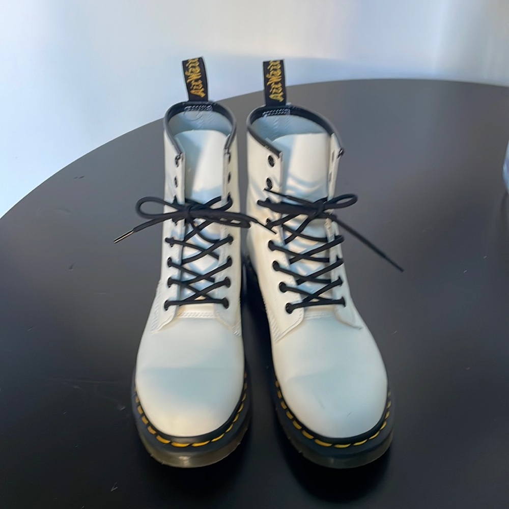 Dr Martens smooth leather lace up white boots Size US 8 EU 39 - Picture 2 of 9